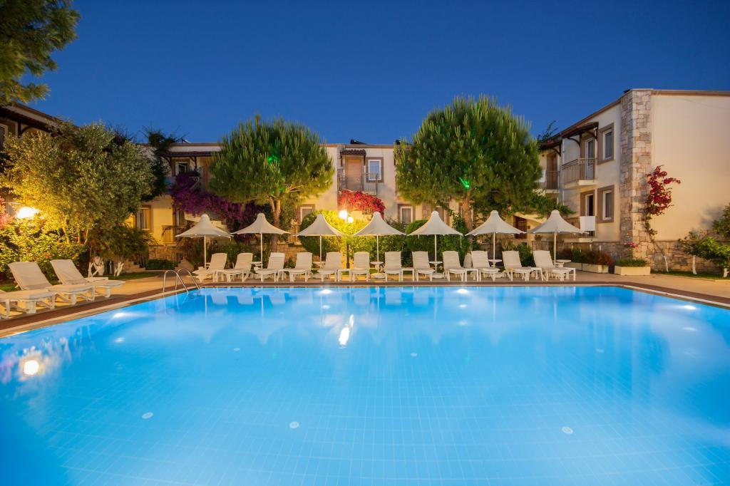 Moonshine Hotel & Suites — 3