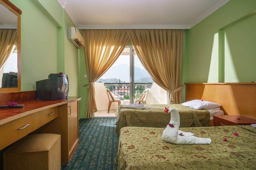 Larissa Inn Hotel — 10