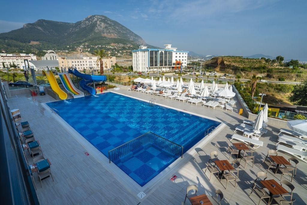Campus Hill Hotel — 10