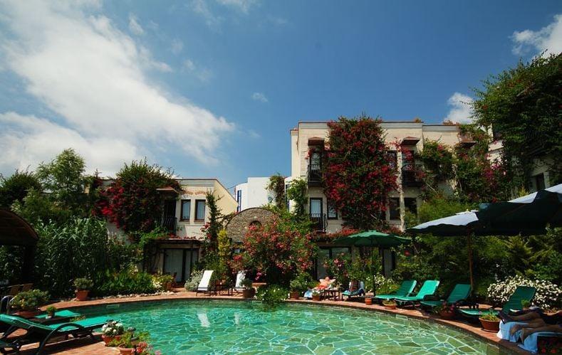 El Vino Hotel & Suites — 1
