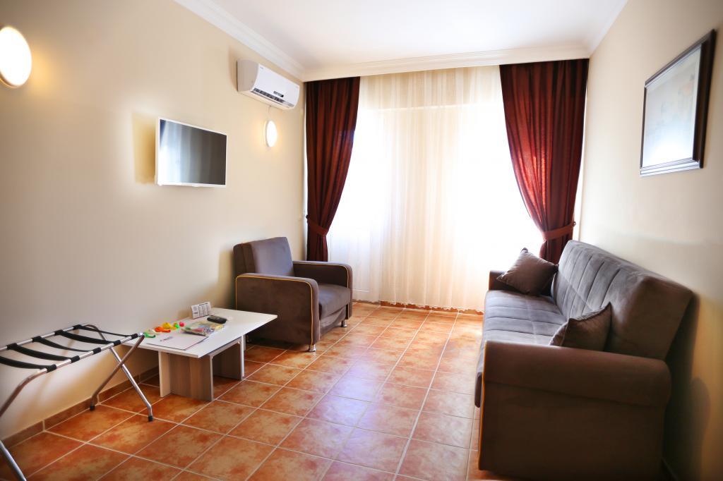 Comet Deluxe Suit Hotel — 6