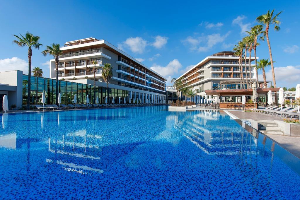 Acanthus Cennet Barut Collection
