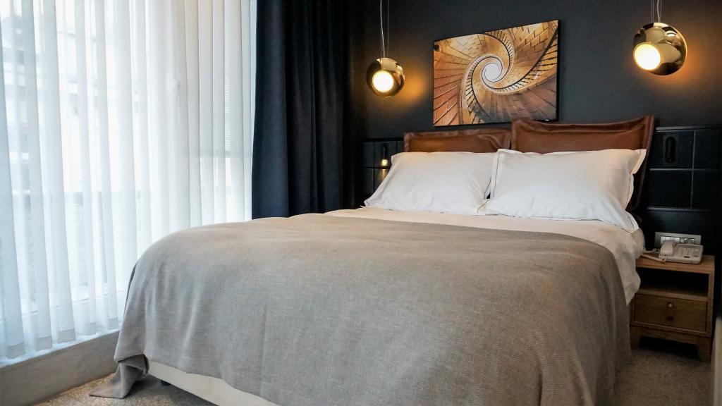 Maroon Hotel Tomtom — 5