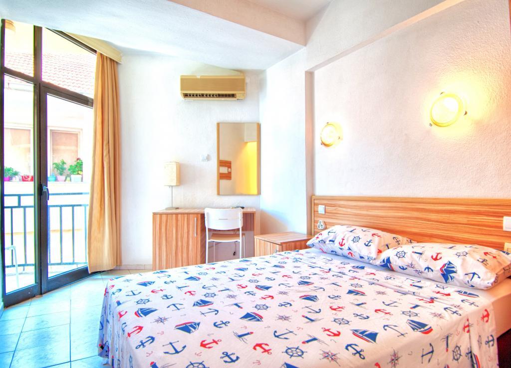 Status Hotel — 6