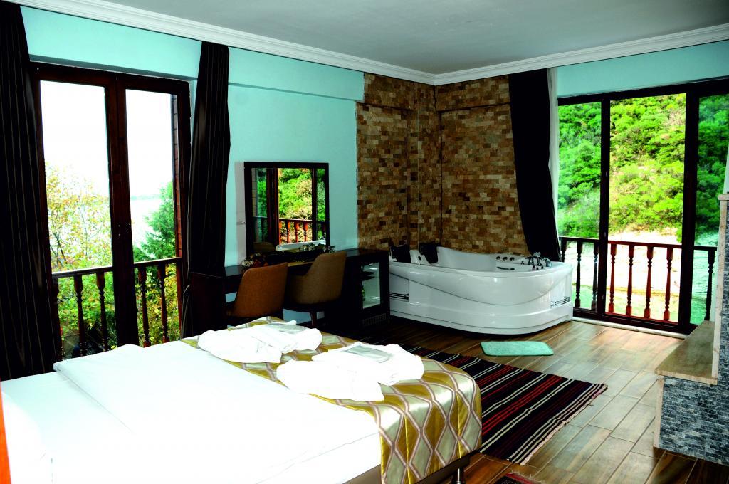 Hill River Hotel — 3