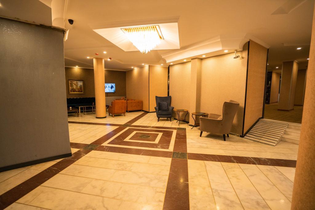 Bloom Hotel — 6