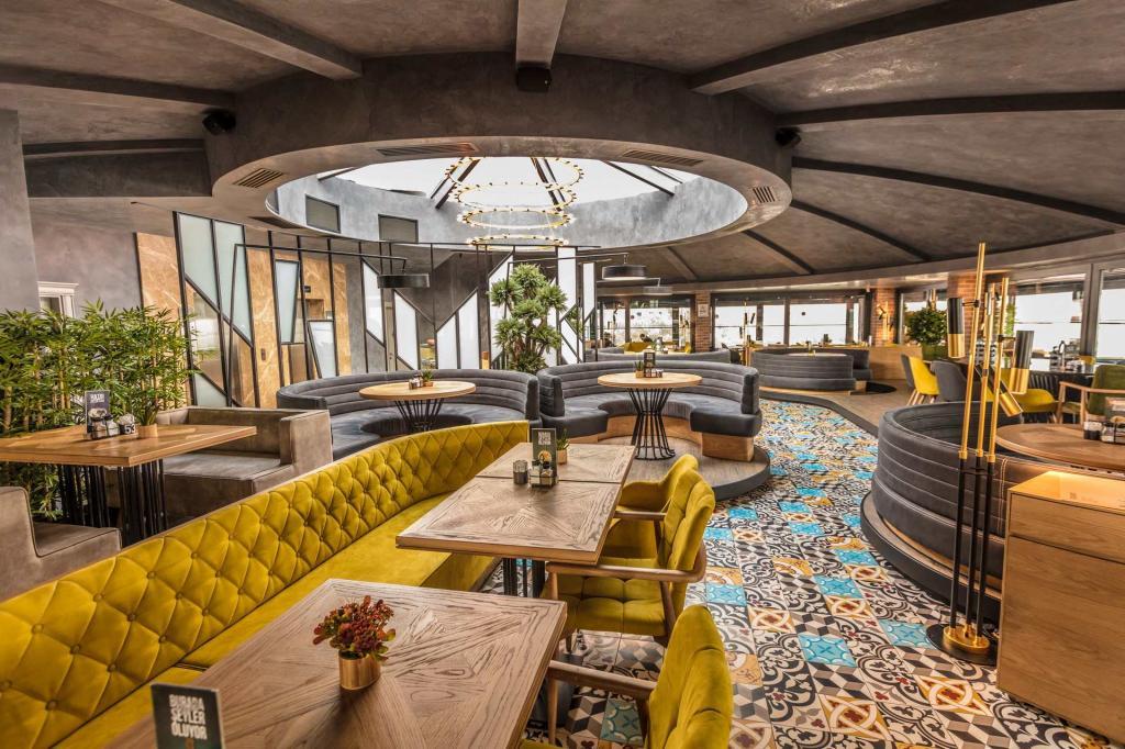 Sinema Hotel — 9