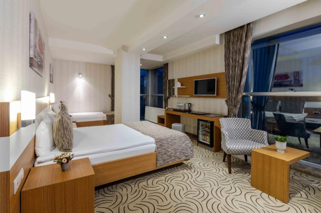 Dies Otel — 8