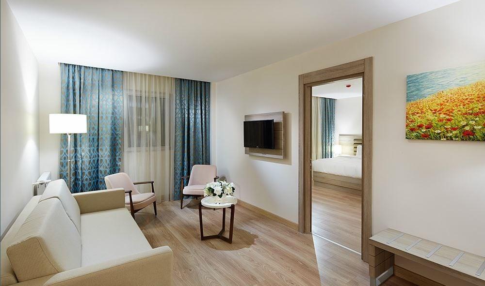 Rox Hotel Airport — 9