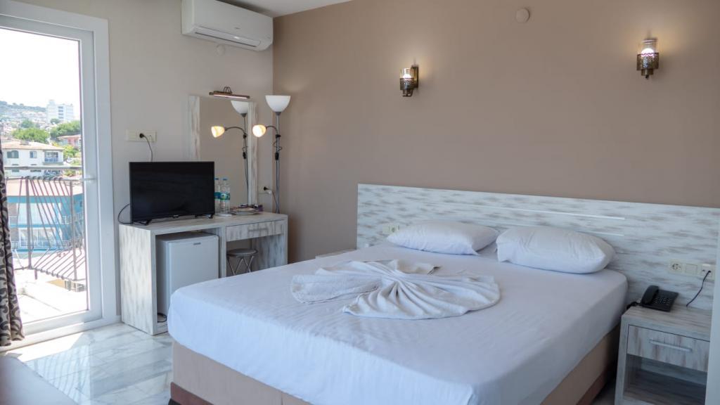Melike Otel — 10