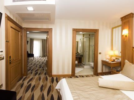 Aprilis Hotel — 5