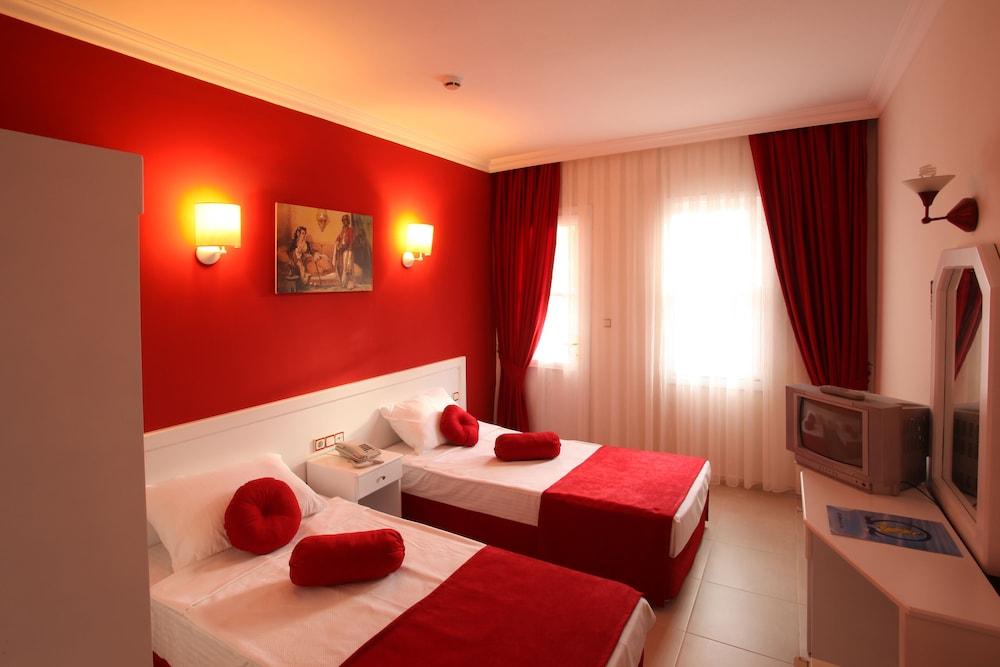 Destina Hotel — 1