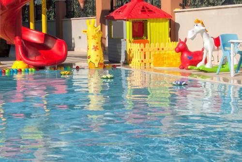 Asmira Royal Deluxe Hotel — 1