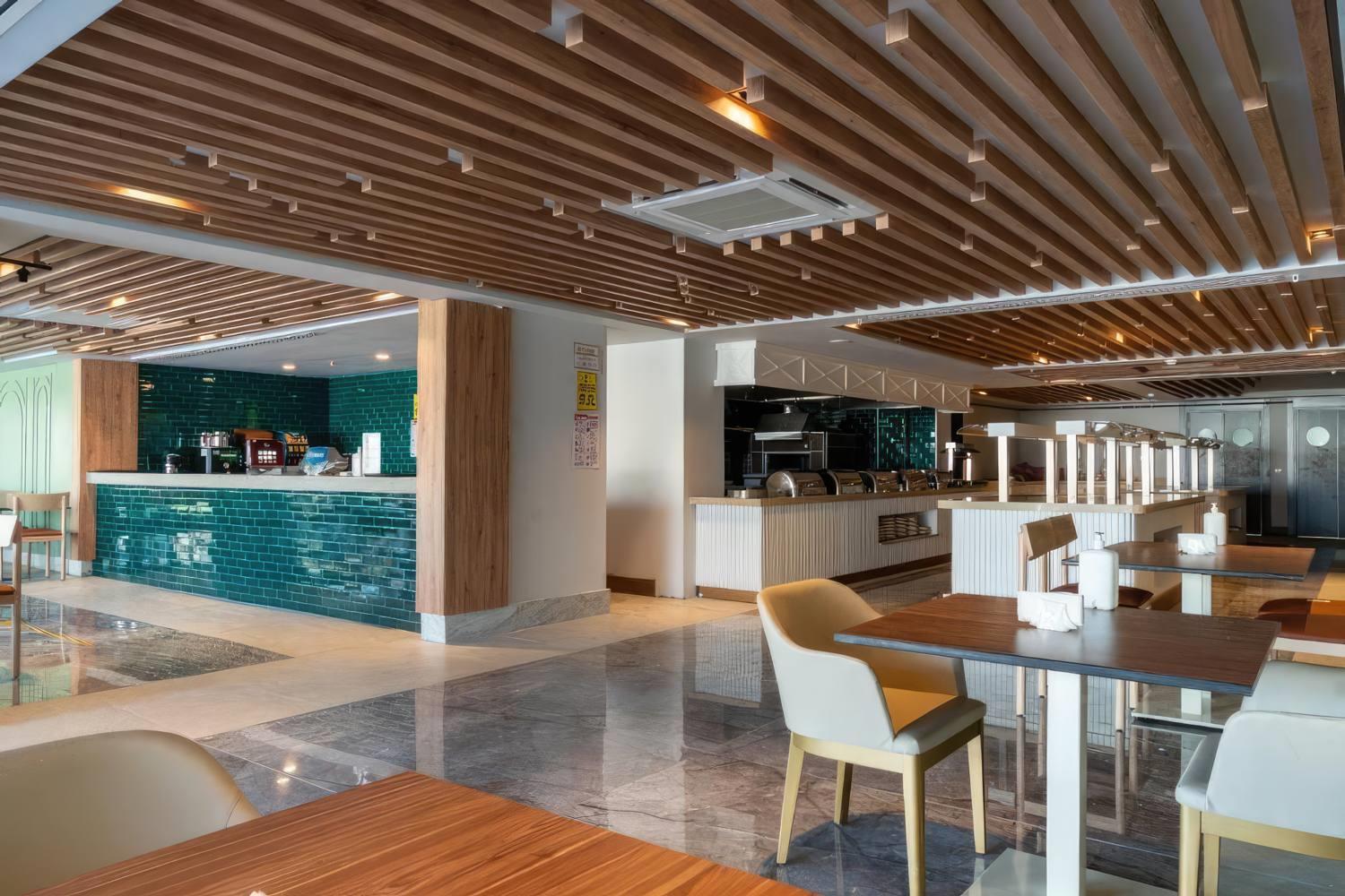 Side Square Hotel — 9