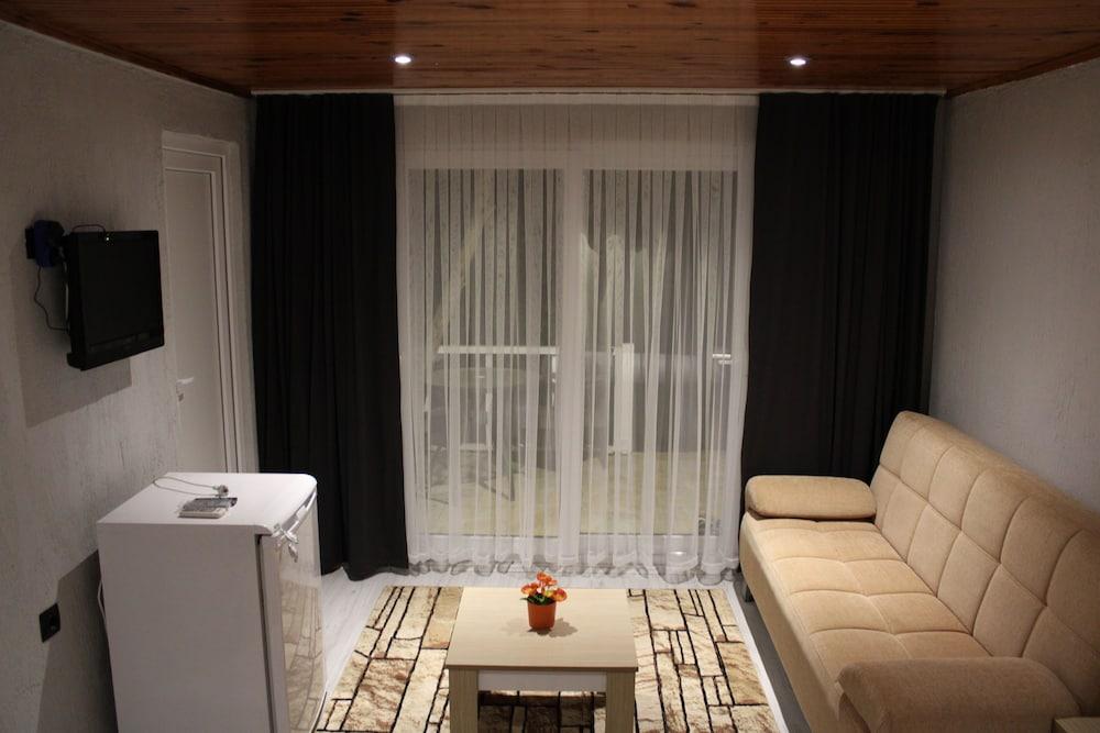 Seker bungalov — 1