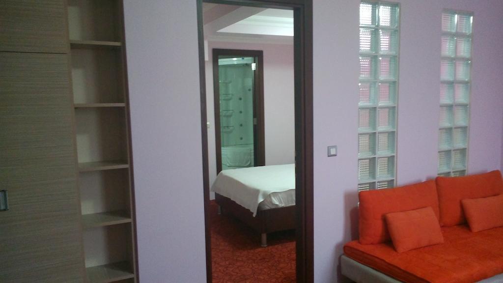 Halley Hotel