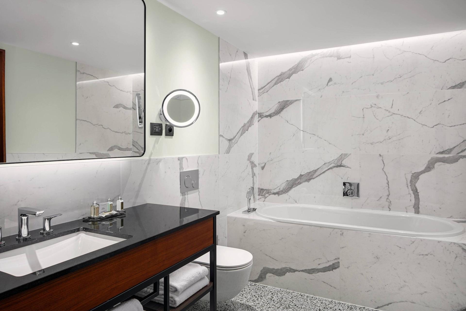 PRAGUE MARRIOTT HOTEL 4944 — 10
