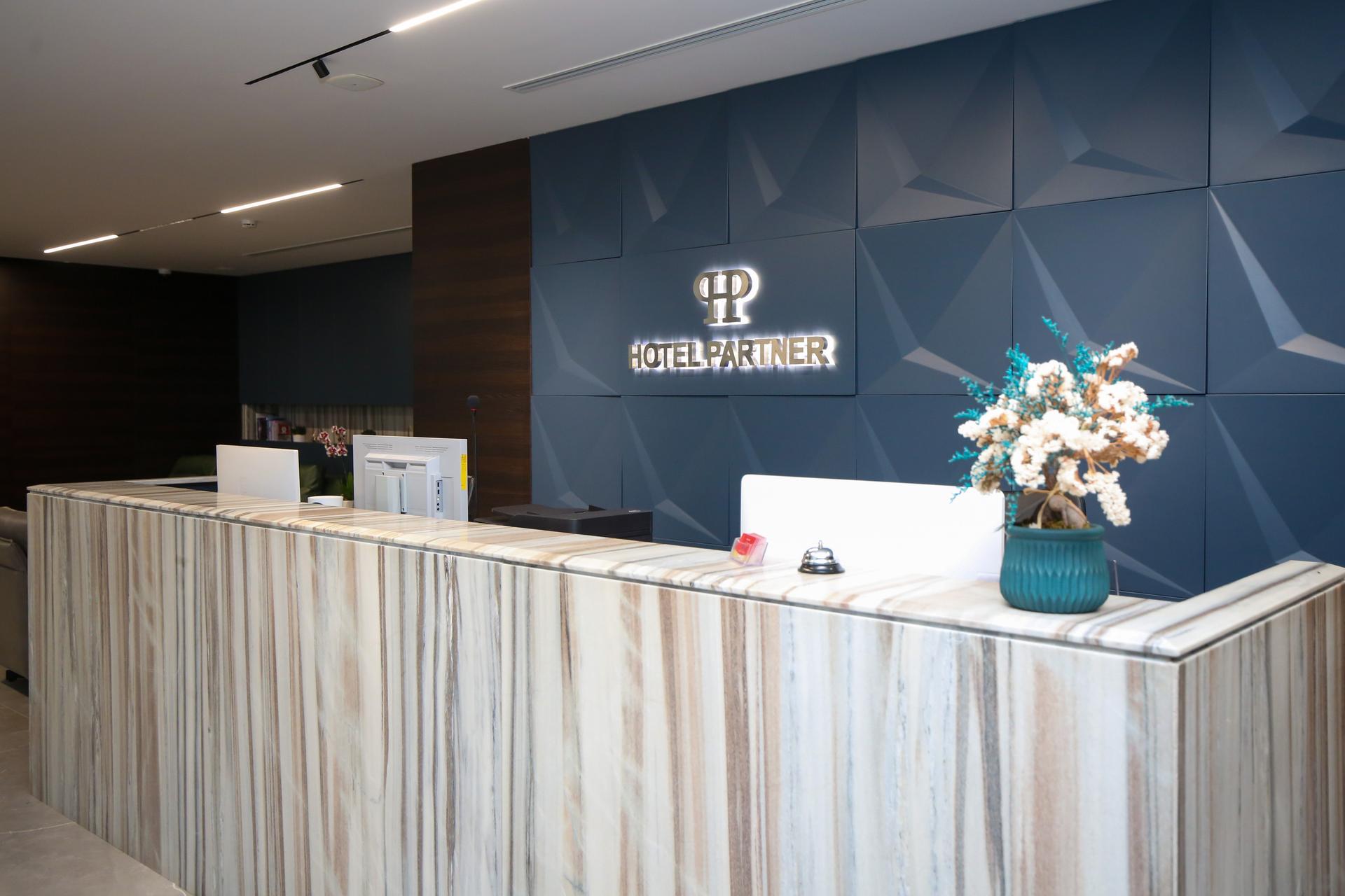 HOTEL PARTNER 998385 — 7