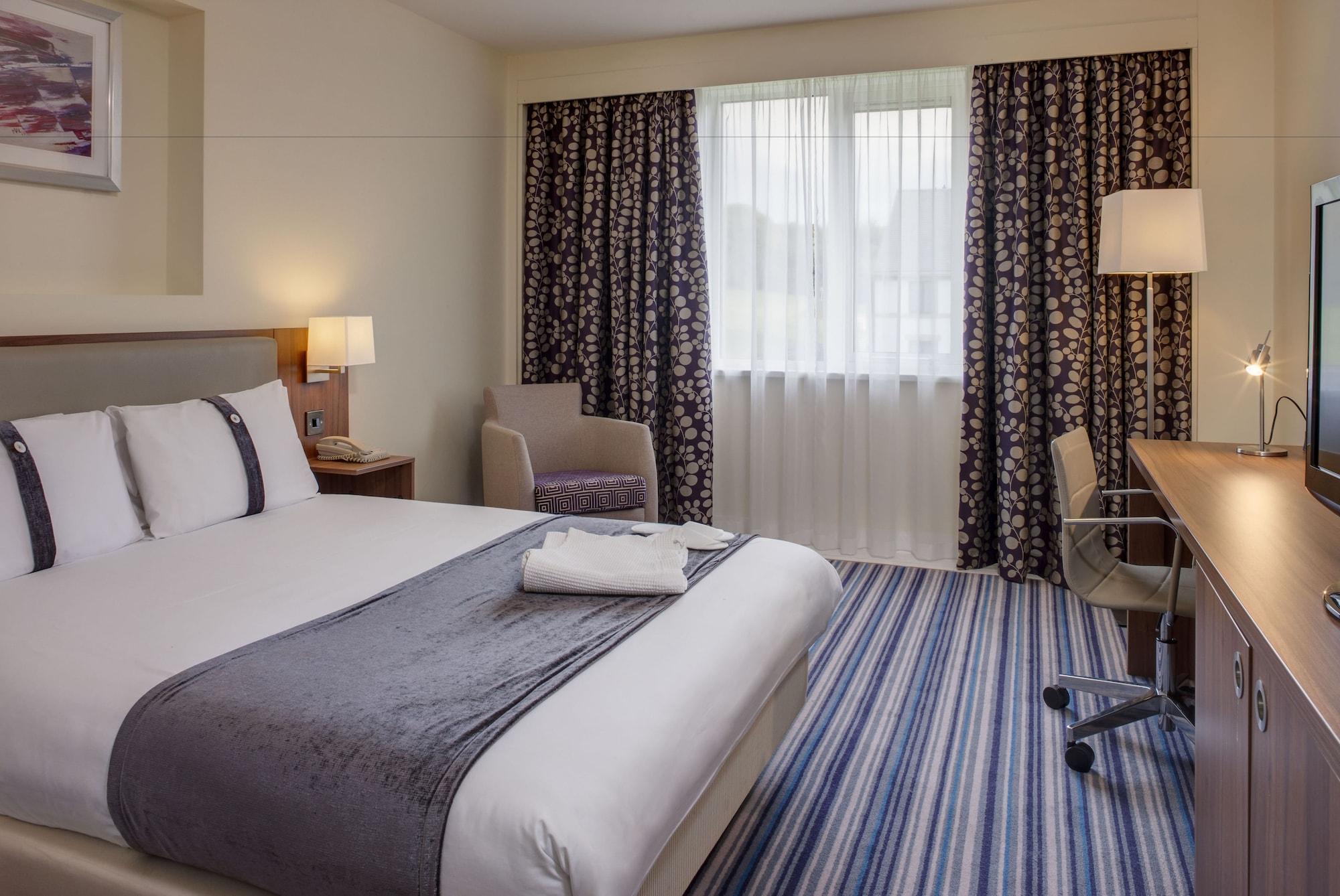 HOLIDAY INN LEEDS BRIGHOUSE — 10