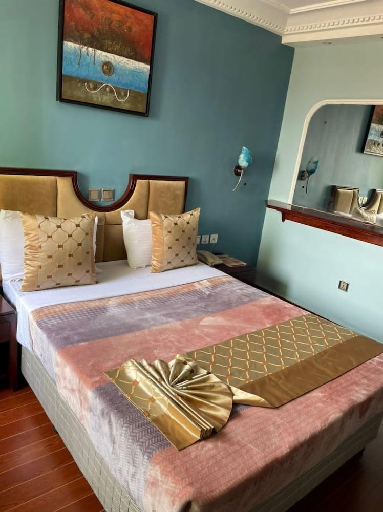 DK Hotel — 7