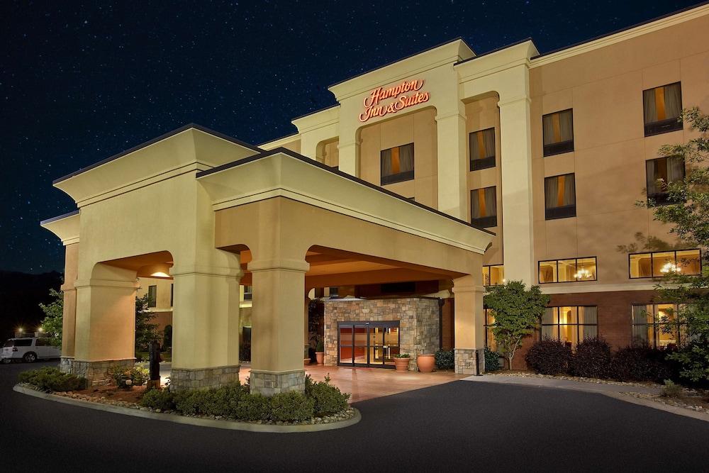 Hampton Inn and Suites Sevierville at Stadium Drive — 6