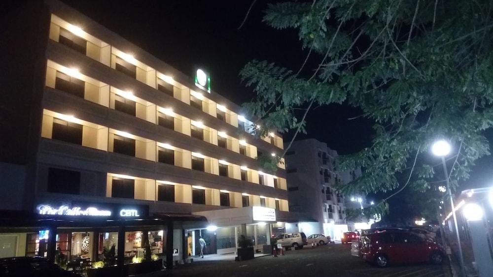 Sea View Hotel — 2