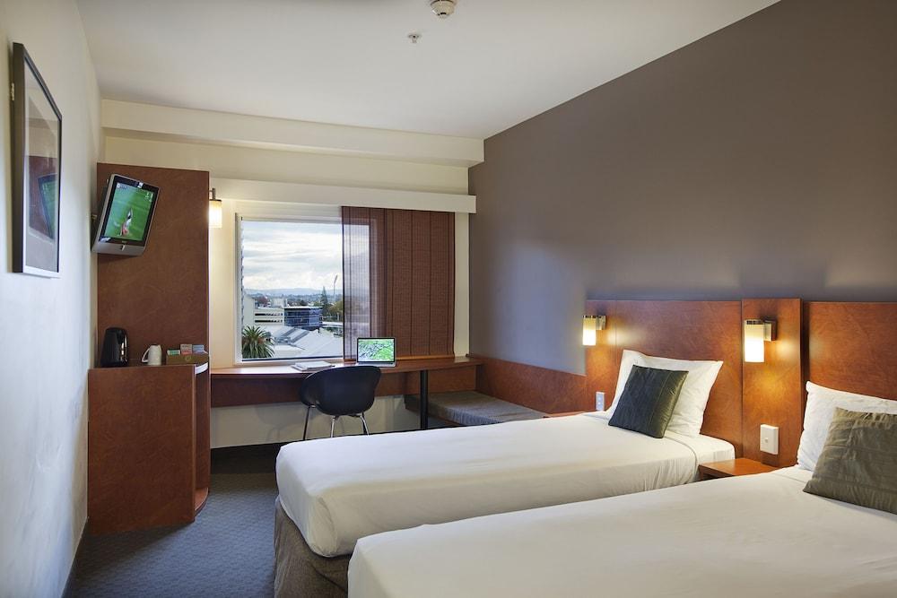 Ibis Hamilton Tainui — 9