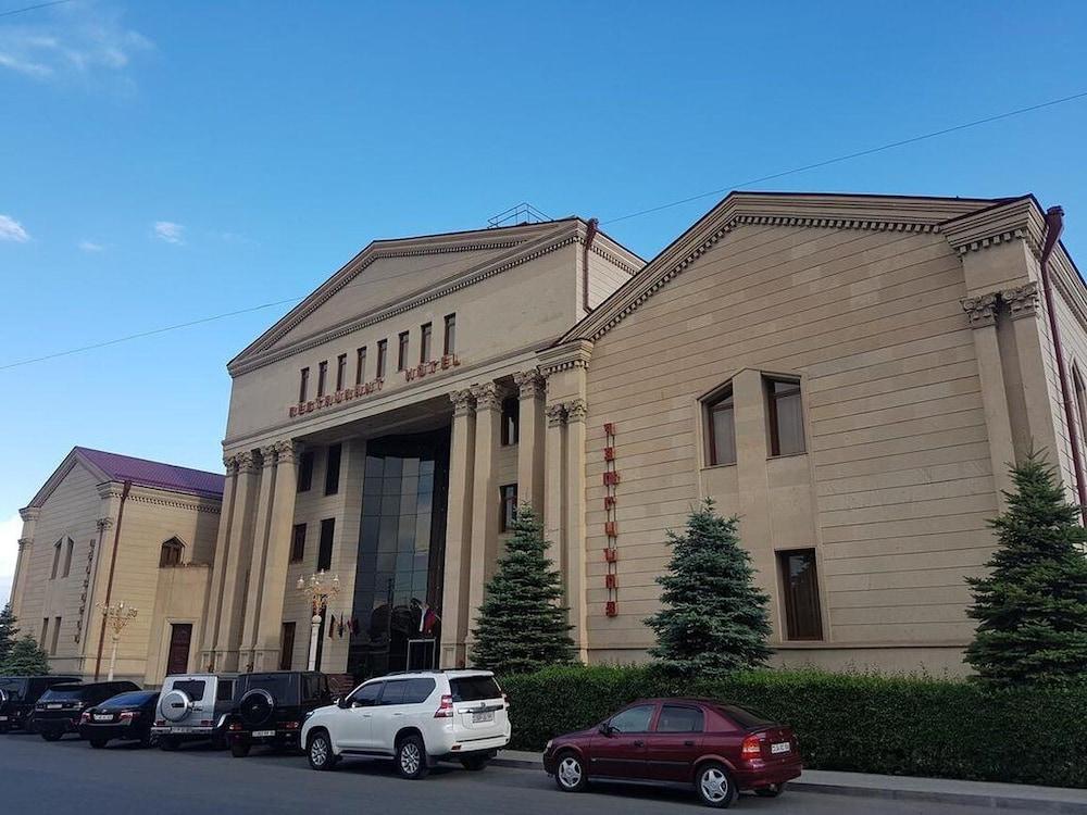 ARMENIAN ROYAL PALACE 123264 — 1