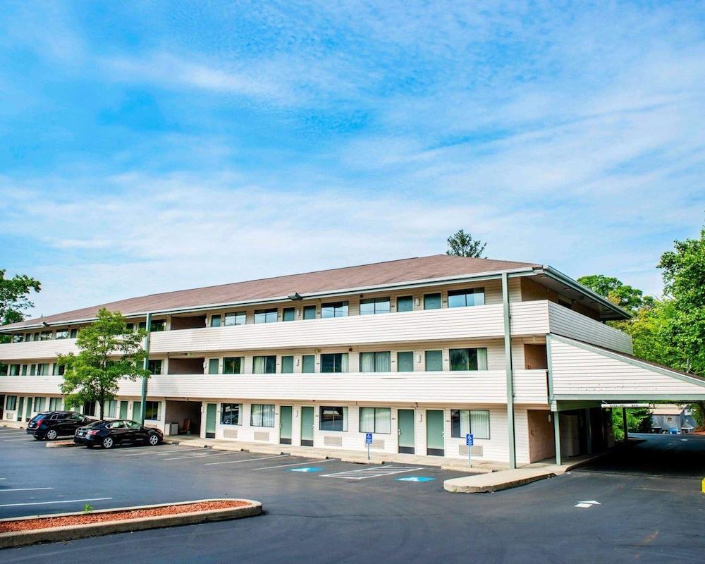 Quality Inn & Suites Gibsonia - Pittsburgh North PA — 2