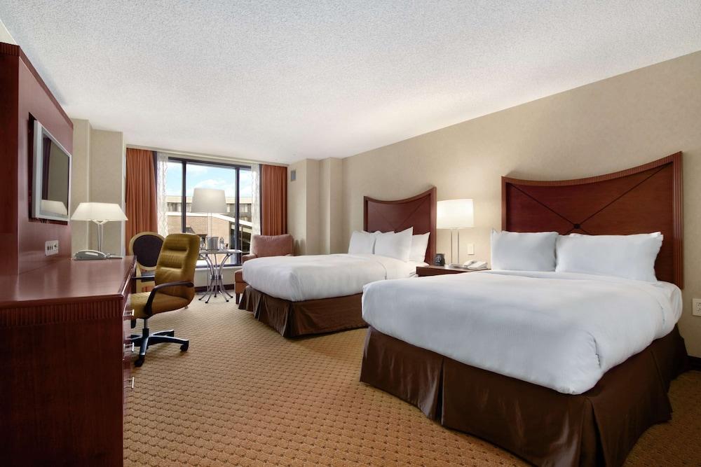 Hilton Washington Dulles Airport — 8