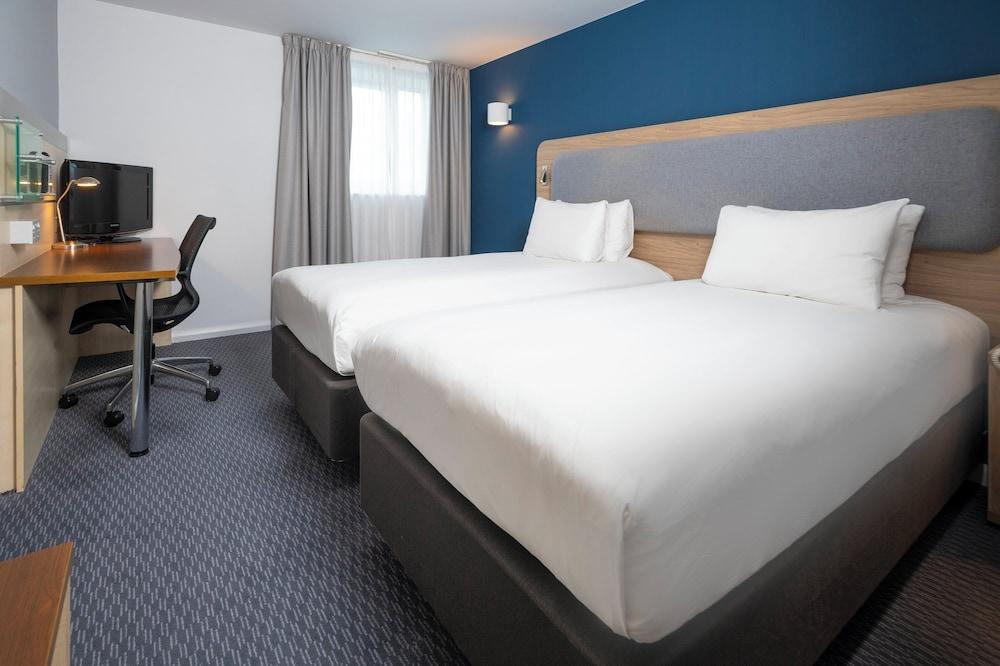 Holiday Inn Express SWINDON CITY CENTRE — 10