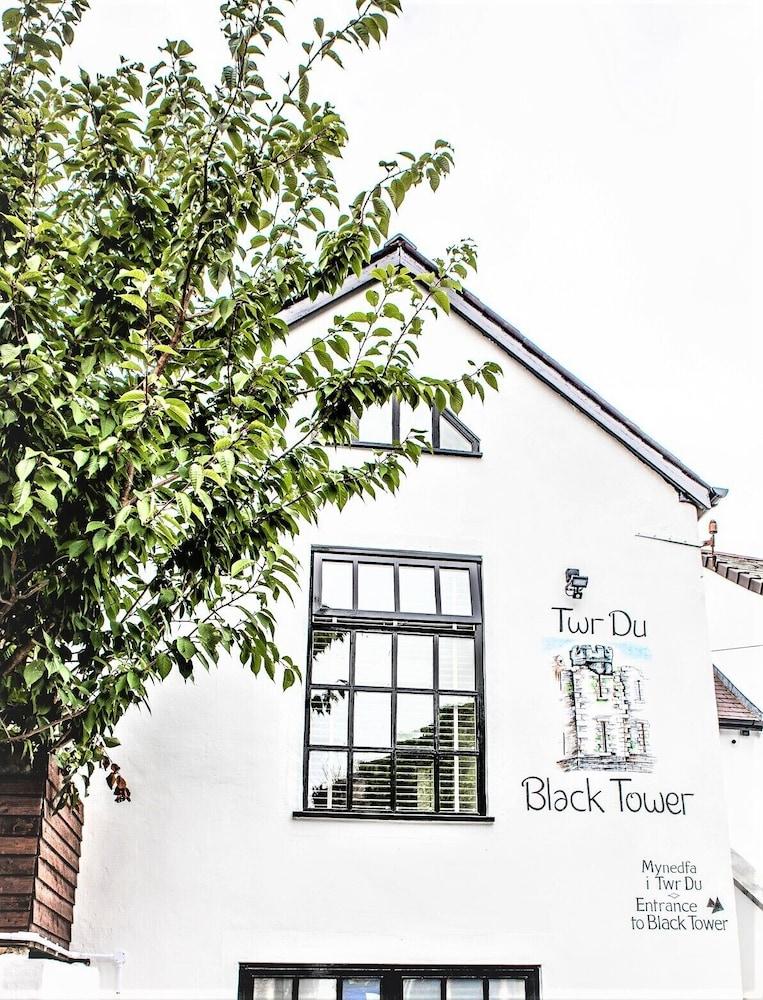 BLACK BOY INN — 4
