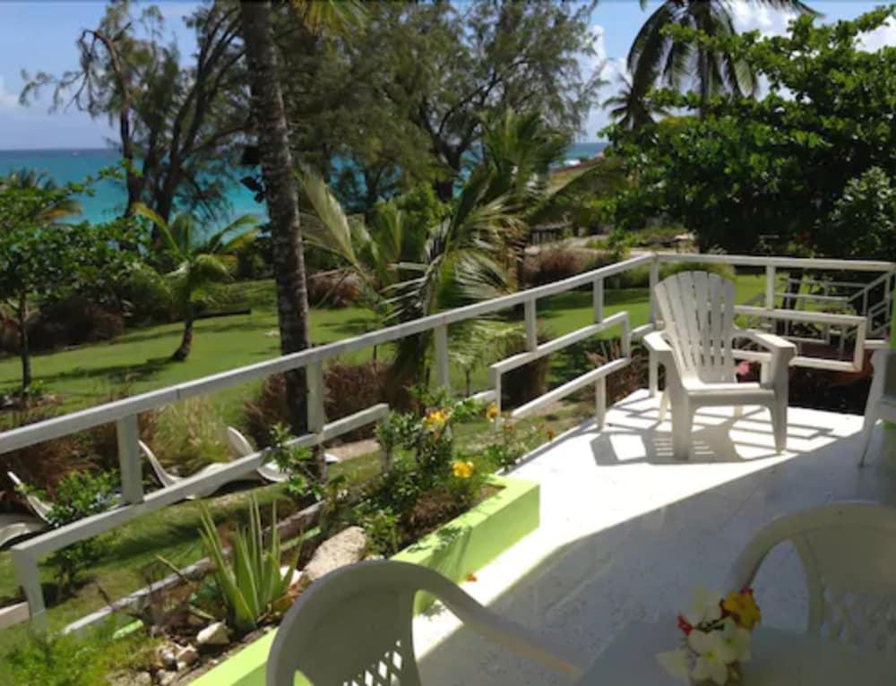 MoonRaker Beach Hotel 1195228 — 1
