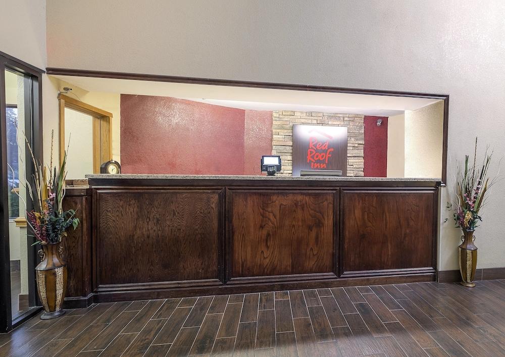 Red Roof Inn & Suites Hermitage — 4