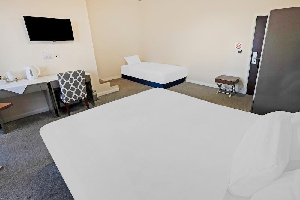 OYO The Baltimore Hotel — 1