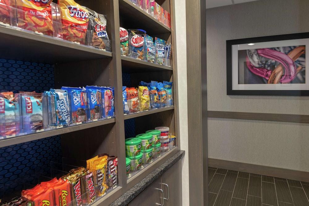 Hampton Inn Akronsouth — 10