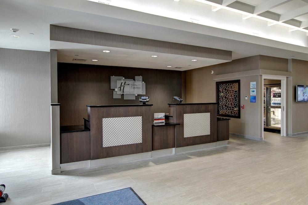 Holiday Inn Express Fargo SW - I-94 Medical Center — 6