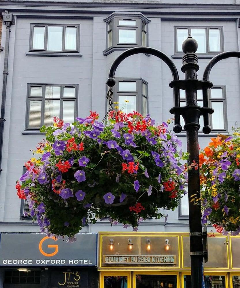 VICTORIA HOUSE HOTEL — 2