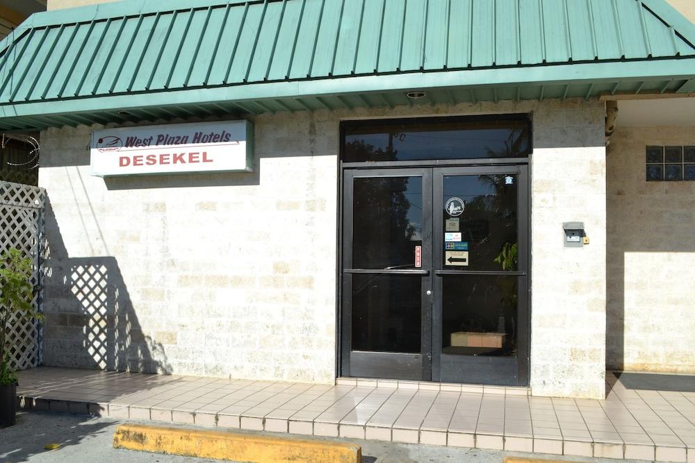 West Plaza Hotel Desekel — 1
