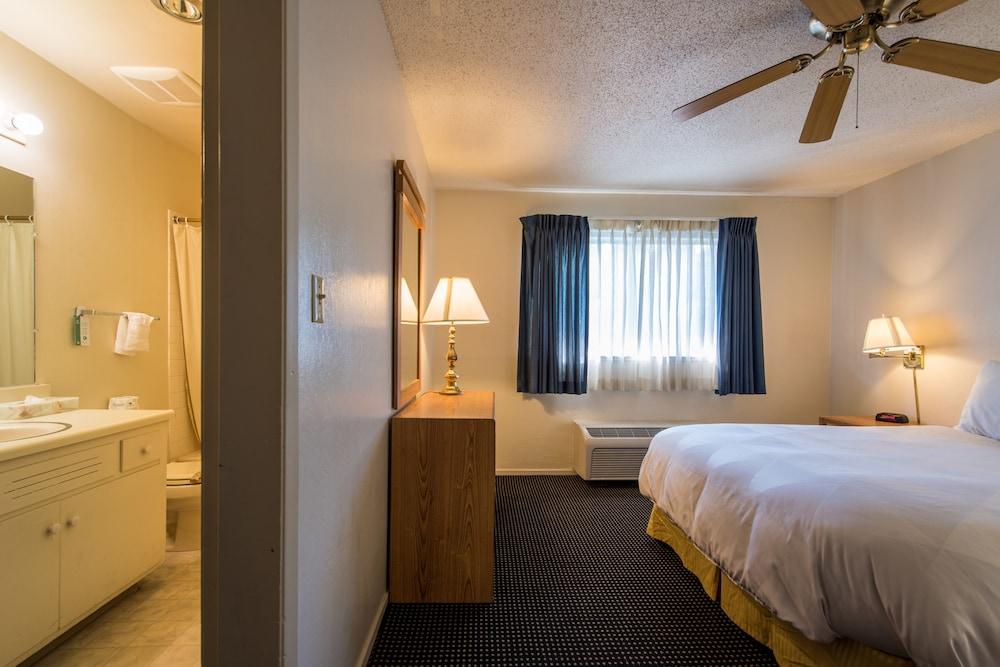Coral Reef Inn & Suites — 6