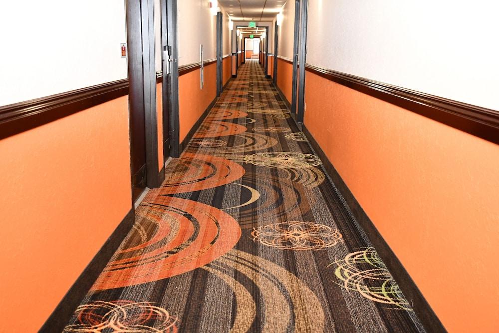 Regency Inn &amp; Suites — 5