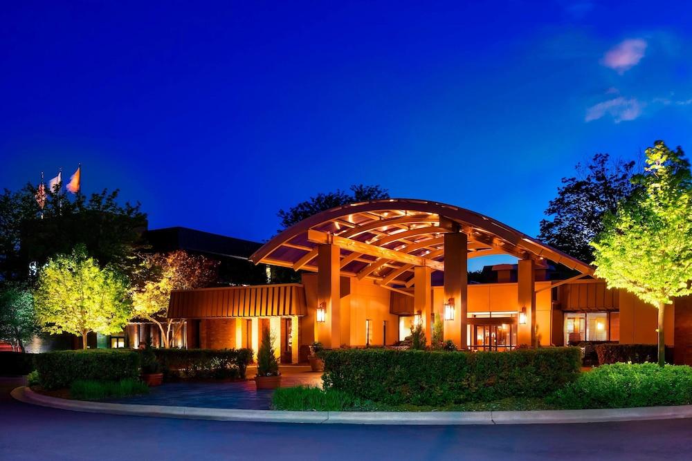 SHERATON MILWAUKEE BROOKFIELD HOTEL — 1