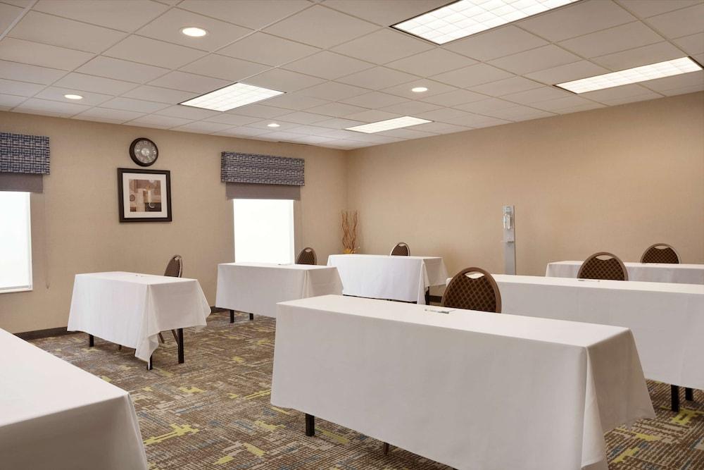 HAMPTON INN ST. LOUIS/COLUMBIA, IL — 9