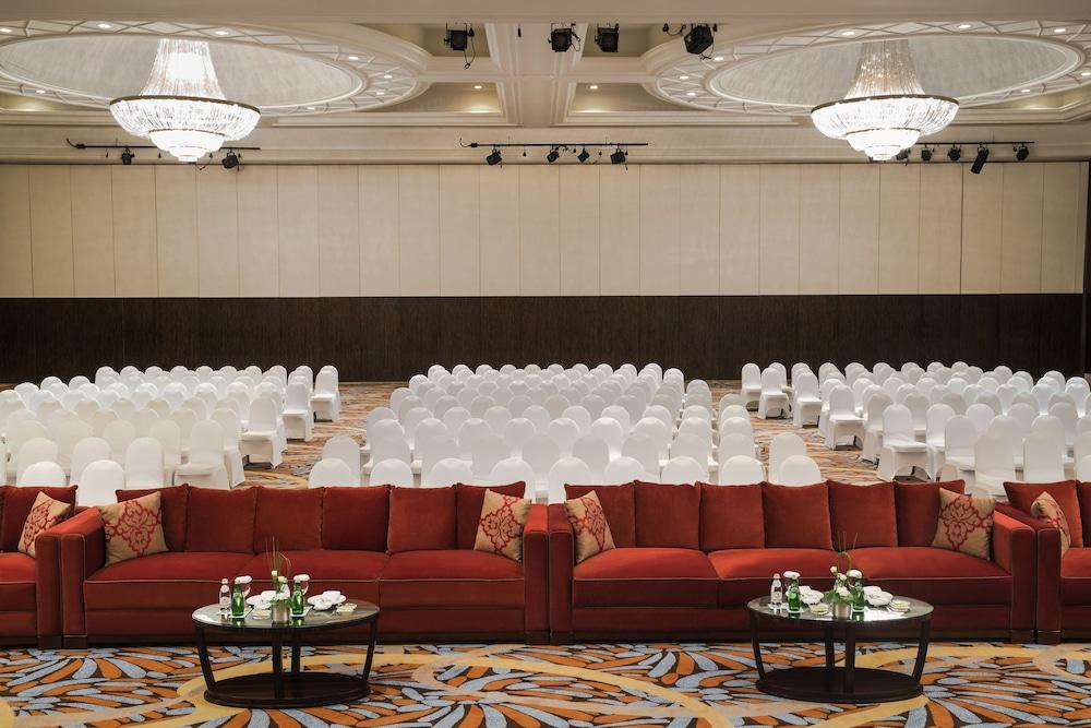 Movenpick Grand Al Bustan Dubai — 10