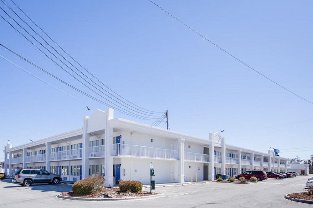 Motel6 Jacksonville, NC — 5
