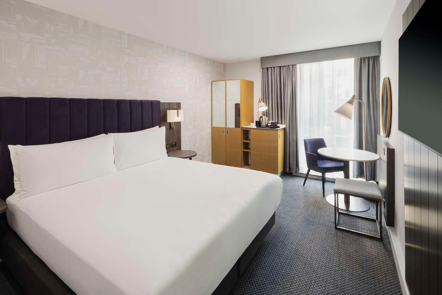 DoubleTree by Hilton Manchester - Piccadilly — 4