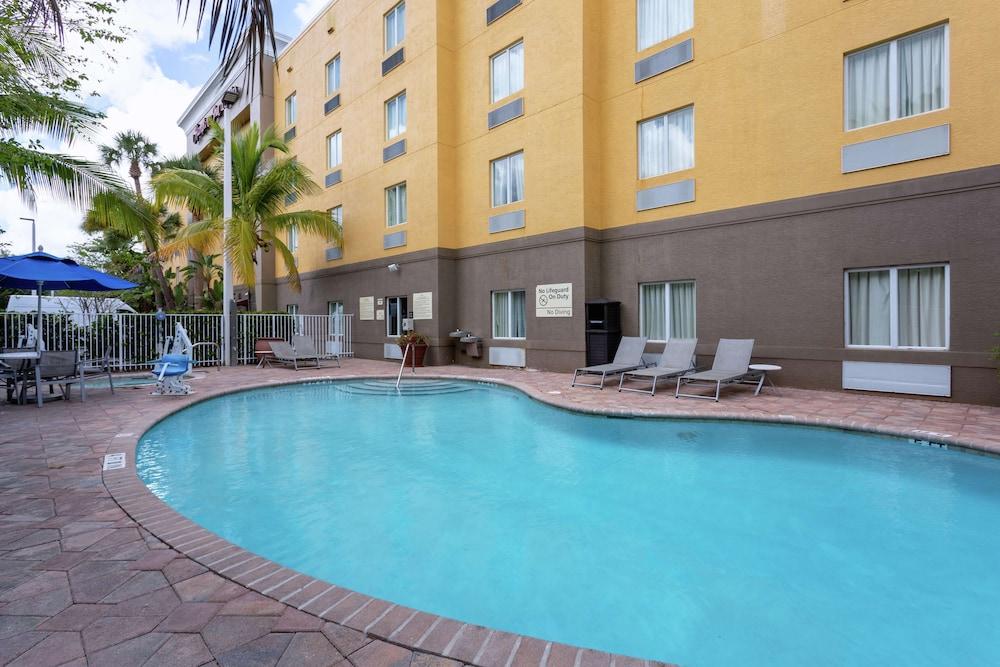 Hampton Inn & Suites Ft. Pierce — 4