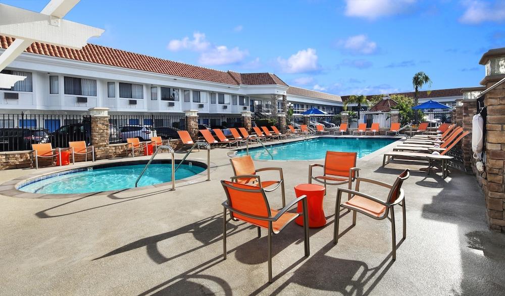 Tropicana Inn &amp; Suites — 3