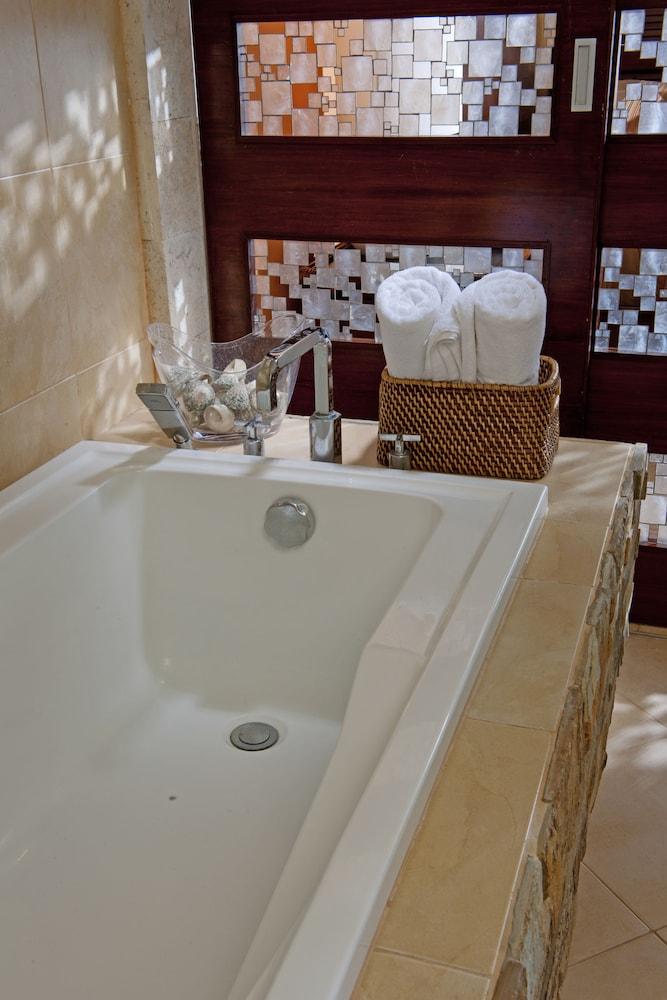 Costabella Tropical Beach Hotel