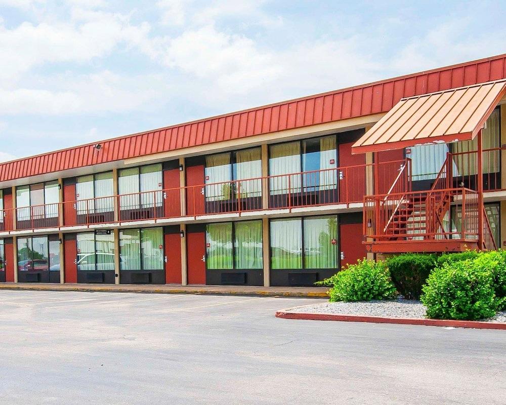 Econo Lodge Dyersburg I-155 — 2